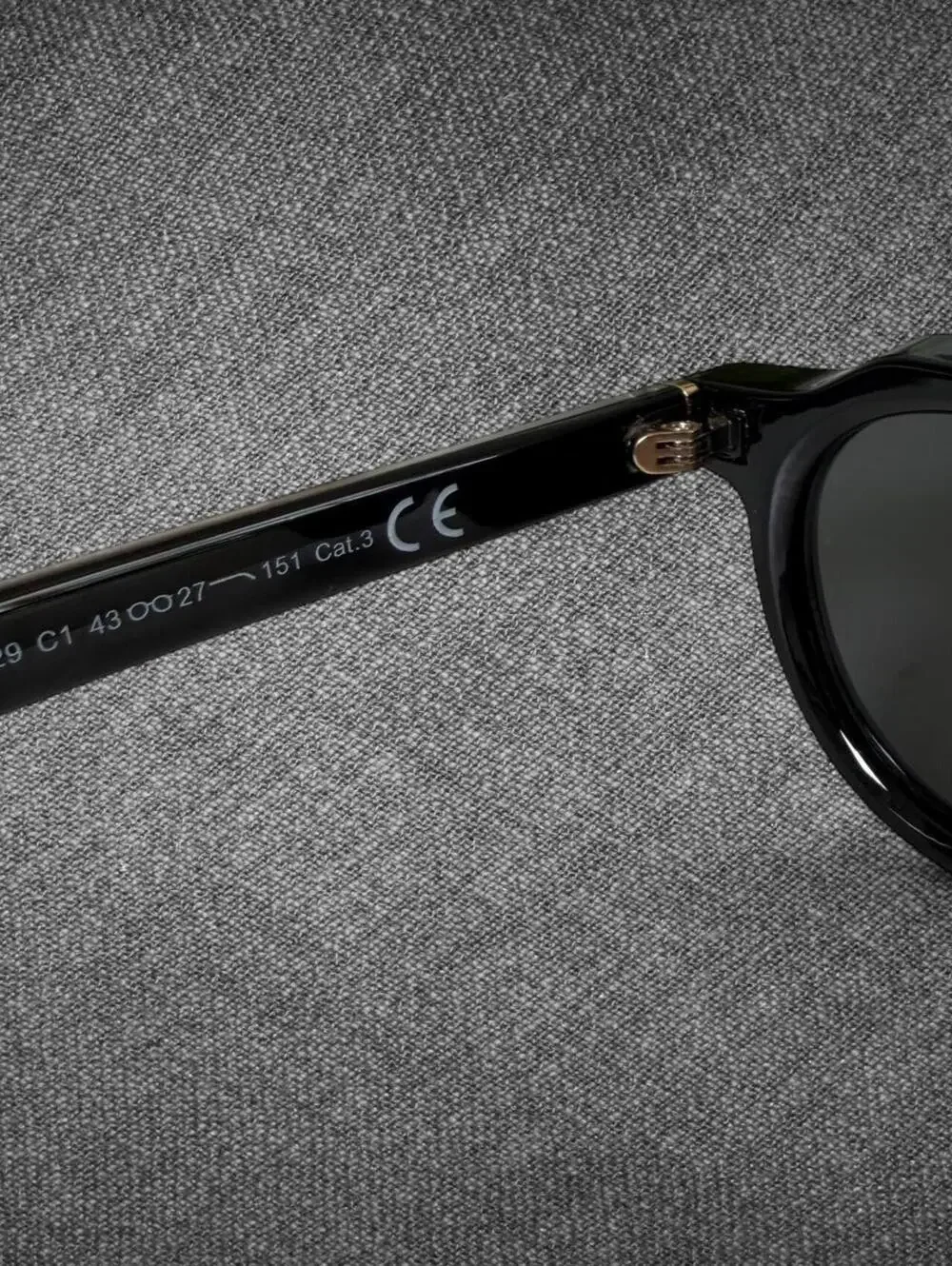 Black Round Sunglasses Gold Rivet Retro Style - Unbranded